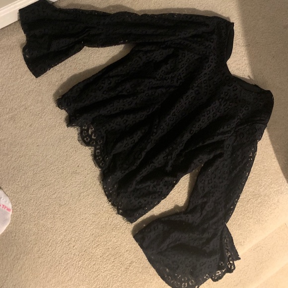 Black top - Picture 1 of 3